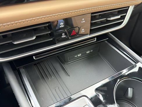 Used 2025 Volkswagen Atlas Cross Sport SE w/ Panoramic Sunroof Package image 18