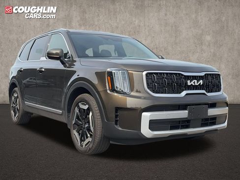 Used 2024 Kia Telluride EX w/ EX Captain's Chair Package AWD/4WD image 1