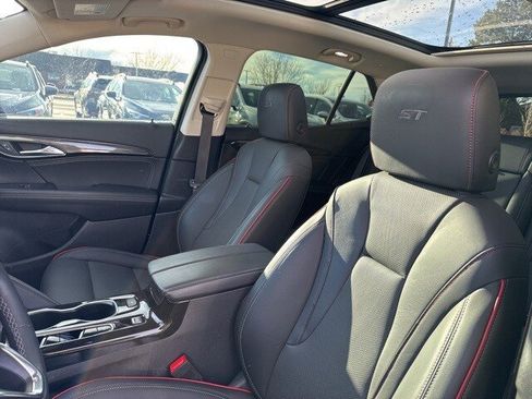 Used 2023 Buick Envision Essence w/ Technology Package I image 21