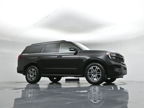 New 2026 Ford Expedition Active image 3