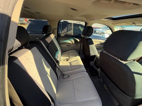 Used 2007 Chevrolet Suburban LT image 7