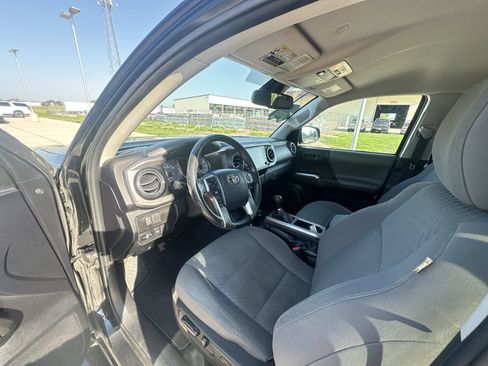 Used 2020 Toyota Tacoma SR5 AWD/4WD image 10