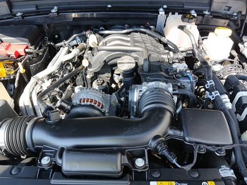 Used 2023 Jeep Gladiator Sport AWD/4WD image 59