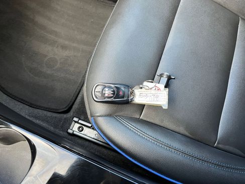 Used 2025 Buick Envista Sport Touring image 18