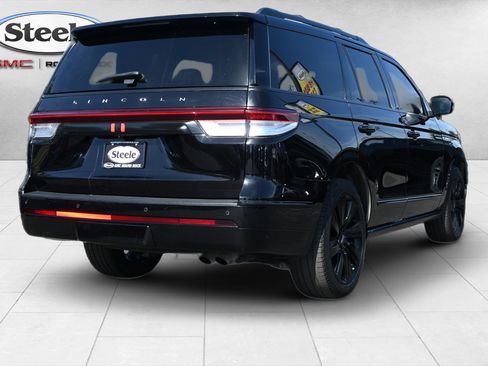 Used 2023 Lincoln Navigator Reserve AWD/4WD image 5