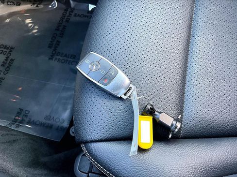 Used 2022 Mercedes-Benz GLC 300 image 12