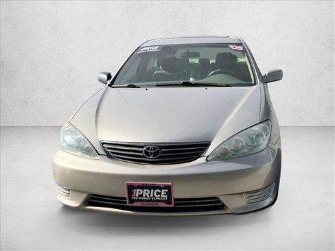 Used 2005 Toyota Camry LE FWD image 2