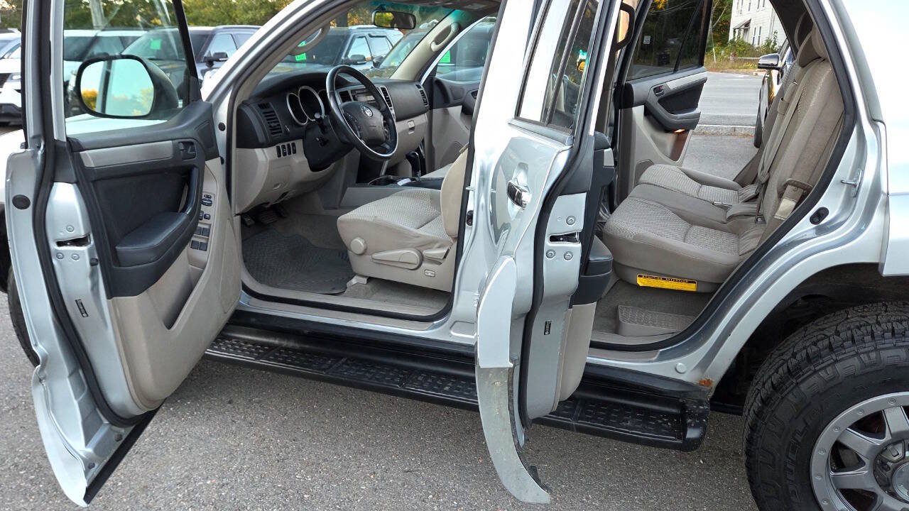 Used 2007 Toyota 4Runner SR5 AWD/4WD image 27
