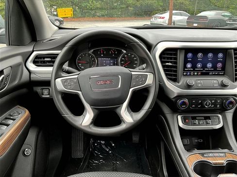 Certified 2023 GMC Acadia SLE w/ Driver Convenience Package image 9