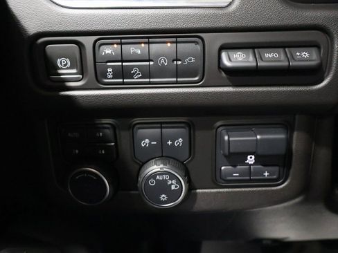 Used 2021 Chevrolet Tahoe Premier w/ Premium Package image 36