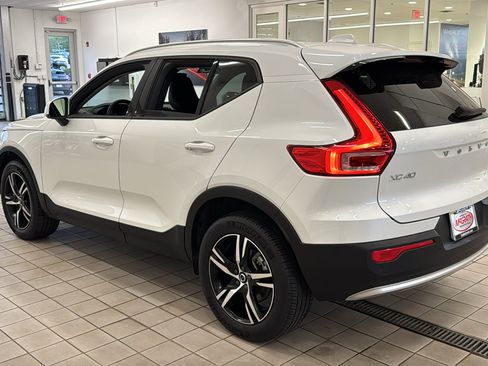 Used 2023 Volvo XC40 B5 Core w/ Convenience Package AWD/4WD image 7