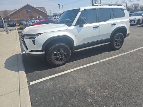 Used 2025 Lexus GX 550 image 3