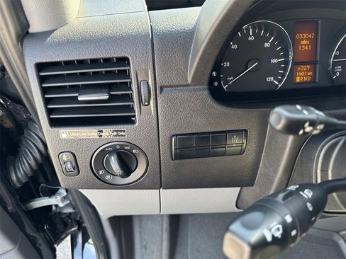 Used 2018 Mercedes-Benz Sprinter 2500 image 27