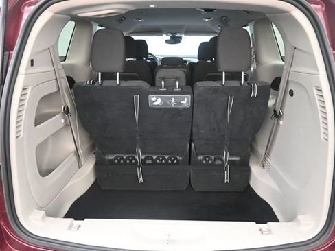 Used 2021 Chrysler Pacifica Touring w/ Cold Weather Group FWD image 31