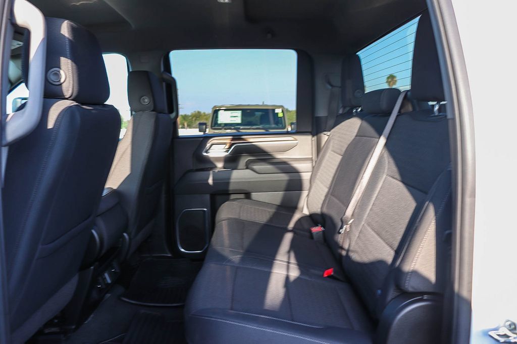 Used 2025 Chevrolet Silverado 2500 LT AWD/4WD image 15