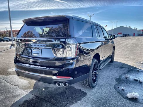 New 2026 Chevrolet Suburban Premier image 8