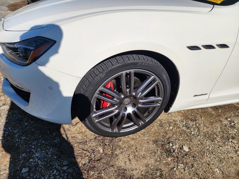 Used 2018 Maserati Ghibli GranLusso image 5