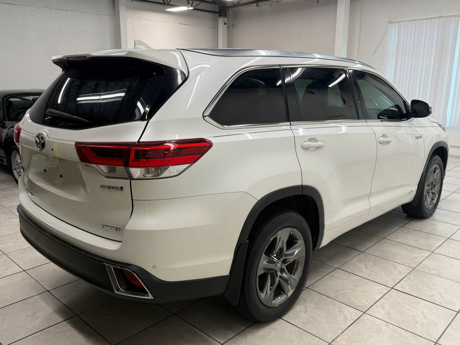 Used 2018 Toyota Highlander Limited Platinum AWD/4WD image 9