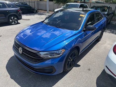 Used 2024 Volkswagen Jetta SE w/ Panoramic Sunroof Package FWD image 6