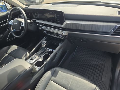 Certified 2023 Kia Telluride EX w/ EX Captain's Chair Package FWD image 12