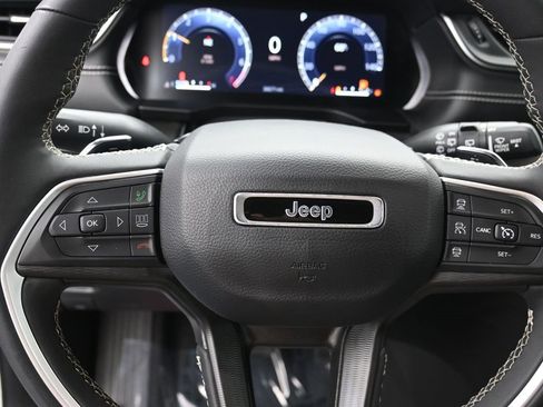 Certified 2024 Jeep Grand Cherokee Altitude image 18