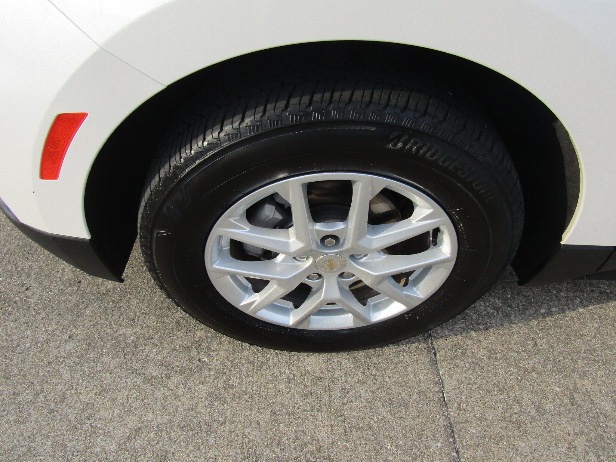 Used 2024 Chevrolet Equinox LT AWD/4WD image 9