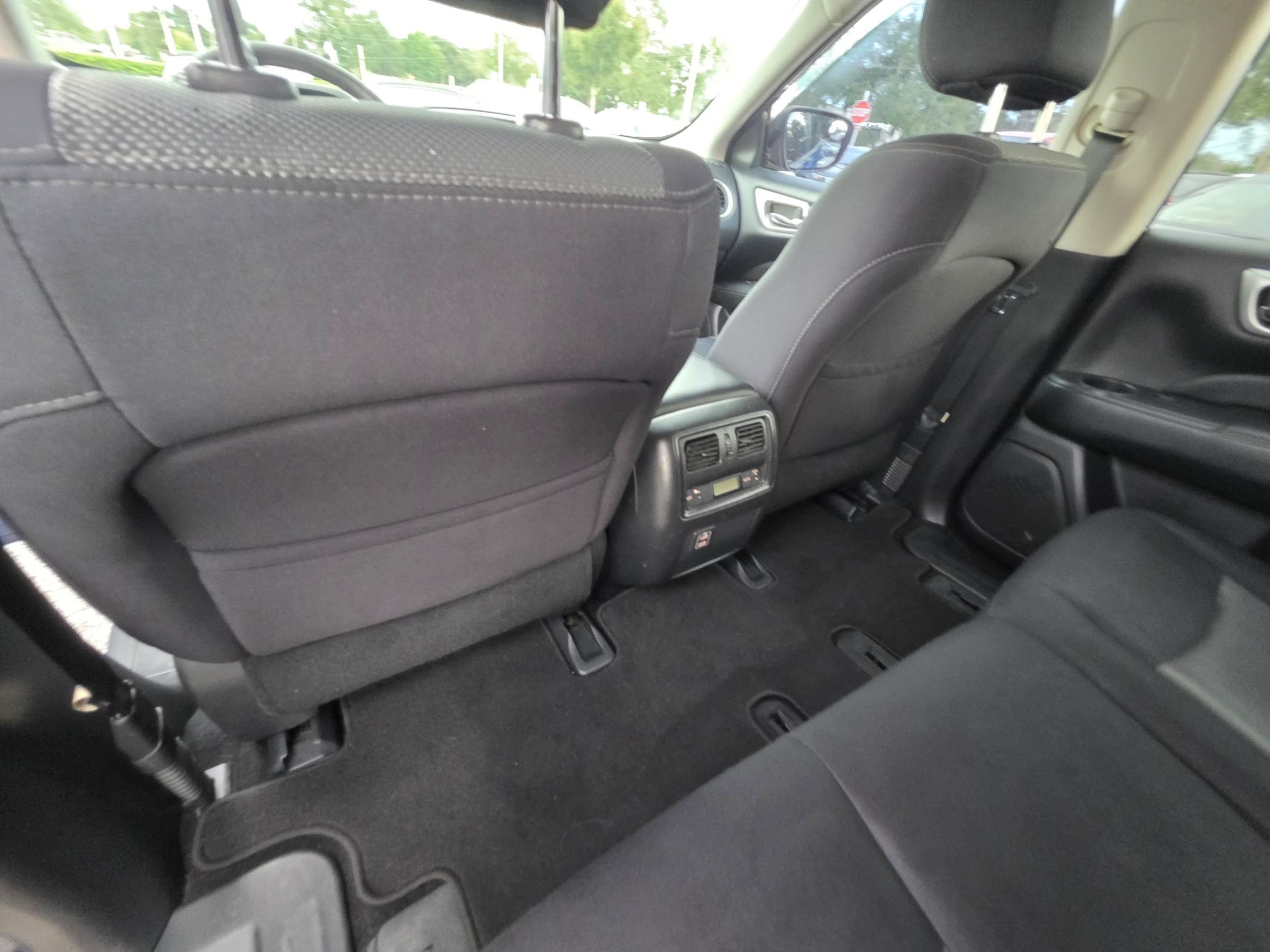 Used 2018 Nissan Pathfinder SV AWD/4WD image 24