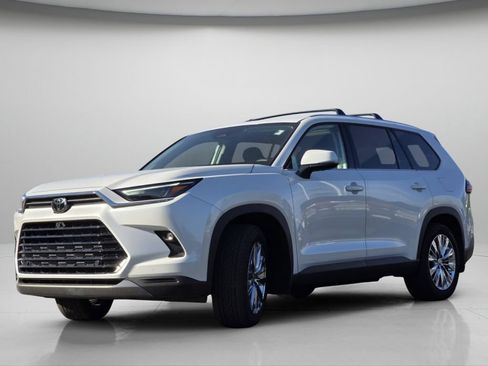 Used 2024 Toyota Grand Highlander AWD image 19