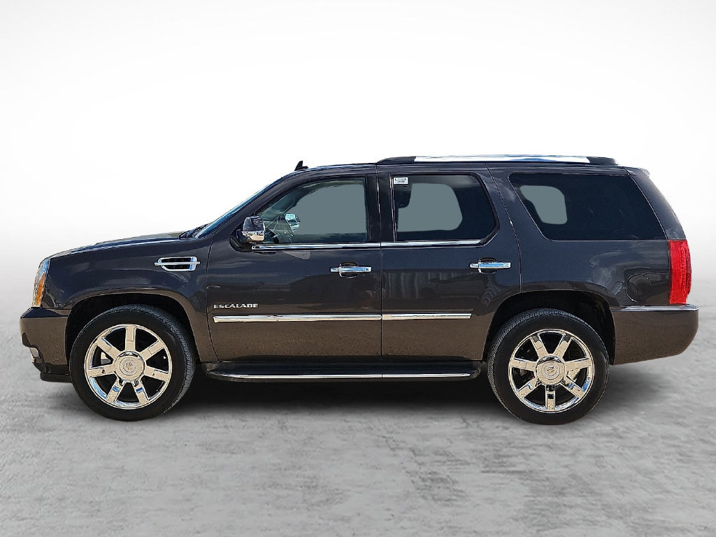 Used 2011 Cadillac Escalade Luxury RWD image 6