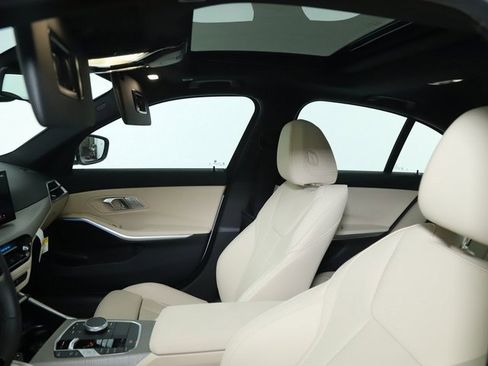 Certified 2025 BMW 330i xDrive Sedan w/ Premium Package image 20