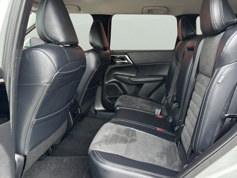 Used 2024 Mitsubishi Outlander SE image 5