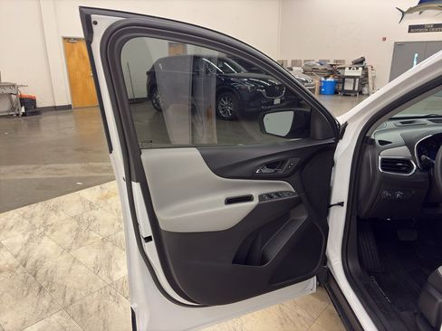 Used 2023 Chevrolet Equinox LS image 11