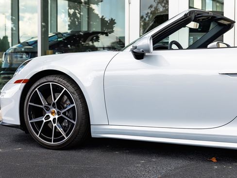 Used 2025 Porsche 911 Carrera image 9