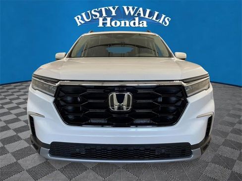 New 2025 Honda Pilot Touring image 8