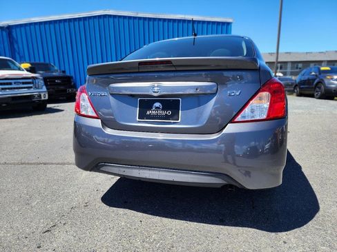 Used 2018 Nissan Versa SV FWD image 6