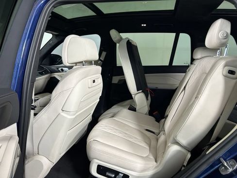 Used 2022 BMW X7 xDrive40i w/ M Sport Package AWD/4WD image 25