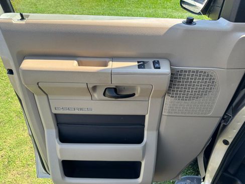 Used 2012 Ford E-350 and Econoline 350 XLT RWD image 26