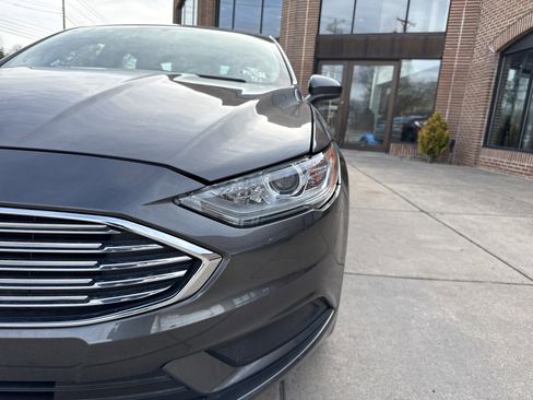 Used 2018 Ford Fusion SE w/ Fusion SE Technology Package image 19