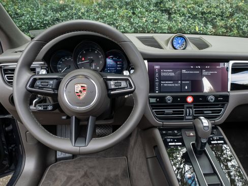 Used 2024 Porsche Macan image 22