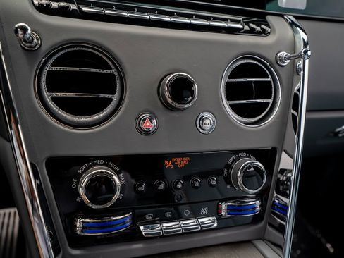 Used 2025 Rolls-Royce Cullinan AWD/4WD image 42