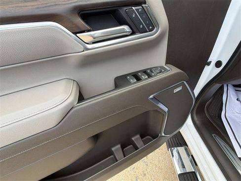 Certified 2025 GMC Sierra 1500 SLT image 22