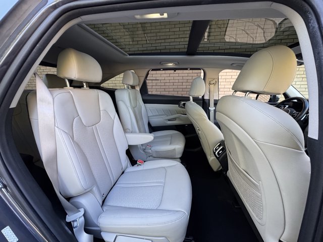 Used 2023 Kia Sorento SX Prestige w/ Panoramic Sunroof Package AWD/4WD image 10