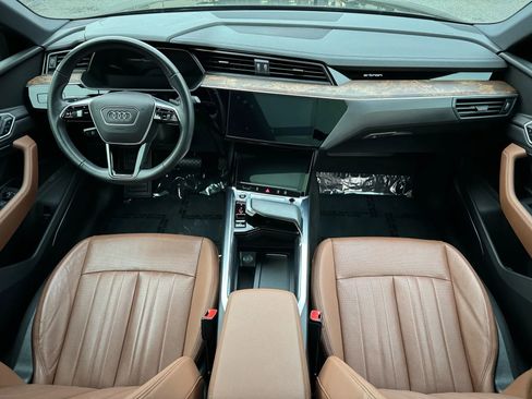 Used 2022 Audi e-tron Premium Plus image 22