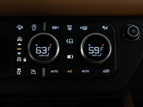 Used 2023 Land Rover Defender 110 X-Dynamic SE AWD/4WD image 33