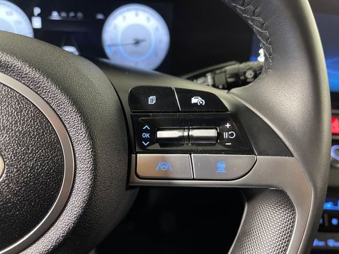 Certified 2025 Hyundai Elantra SEL image 29