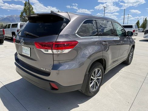 Used 2019 Toyota Highlander XLE AWD/4WD image 3