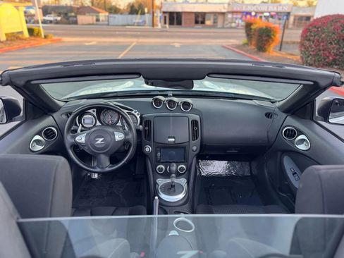 Used 2012 Nissan 370Z Roadster RWD image 27