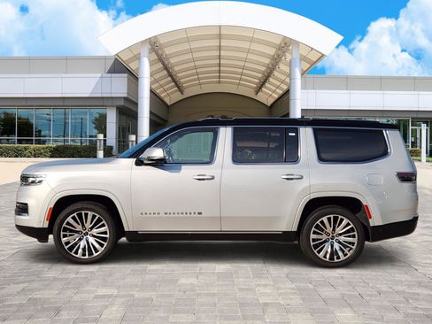 Used 2022 Jeep Grand Wagoneer Series III w/ Flexible Seating Group image 4