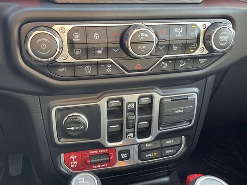 Used 2018 Jeep Wrangler Unlimited Rubicon AWD/4WD image 28