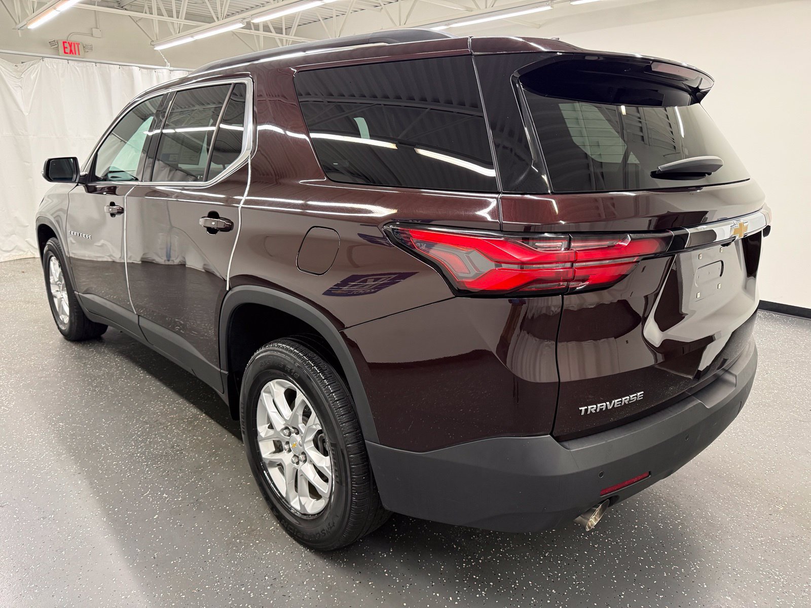 Used 2023 Chevrolet Traverse LT FWD image 3